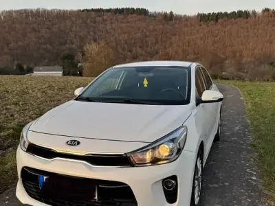 Gebraucht Kia Rio Spirit 101 PS (74 kW) 2017 Weiß Limousine