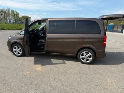 Mercedes V220