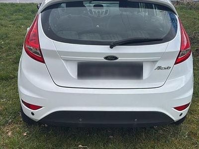 Gebraucht Ford Fiesta 80 PS (58 kW) 2009 Weiß Kleinwagen