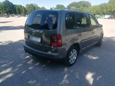 Gebraucht VW Touran 109 PS (80 kW) 2010 Braun Van / Kleinbus