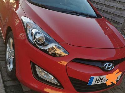 Gebraucht Hyundai i30 Classic 99 PS (72 kW) 2013 Rot Limousine
