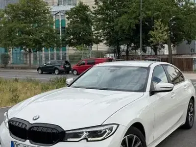 Gebraucht BMW 330 Advantage 265 PS (194 kW) 2020 Weiß Limousine