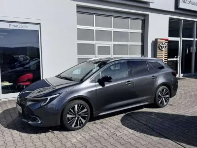 Neu Toyota Corolla 178 PS (130 kW) 2026 Marlingrau metallic Kombi