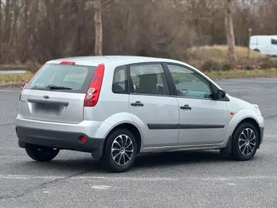 Gebraucht Ford Fiesta 80 PS (58 kW) 2006 Silber Kleinwagen