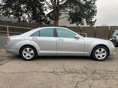 Używany Mercedes S500 387 KM (284 kW) 2007 Srebrny Sedan/Limuzyna
