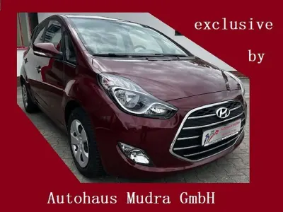 Gebraucht Hyundai ix20 90 PS (66 kW) 2015 Bourdeauxrot Kleinwagen