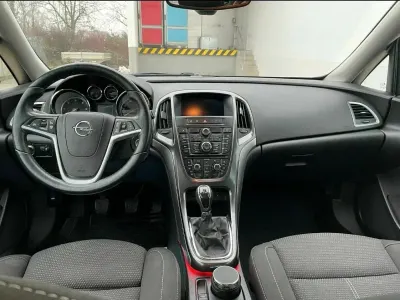 Gebraucht Opel Astra 165 PS (121 kW) 2013 Schwarz Kombi