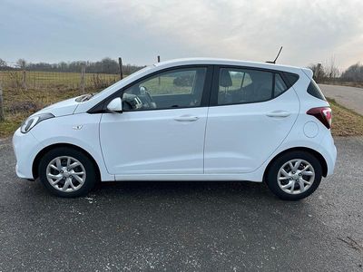 Weiß Gebraucht 2018 Hyundai i10 Kleinwagen | 7.500 € (Etwas zu teuer)