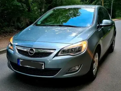 Gebraucht Opel Astra Edition 87 PS (63 kW) 2012 Grau Limousine