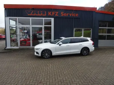 Gebraucht Volvo V60 Momentum 197 PS (144 kW) 2021 Weiß Kombi