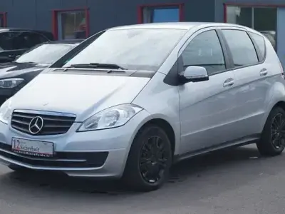 Gebraucht Mercedes A180 116 PS (85 kW) 2012 Silber Kleinwagen