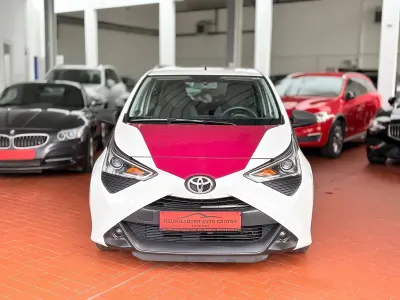 Używany Toyota Aygo Business Edition 72 KM (52 kW) 2020 Biały Hatchback