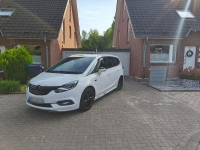 Gebraucht Opel Zafira OPC 200 PS (147 kW) 2018 Weiß Van / Kleinbus