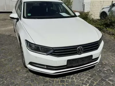 Gebraucht VW Passat Comfortline 120 PS (88 kW) 2015 Pure white Kombi