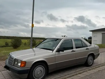 Gebraucht Mercedes 190 109 PS (80 kW) 1991 Gold Limousine