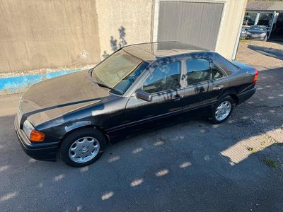 Gebraucht Mercedes C180 122 PS (89 kW) 1993 Schwarz Limousine
