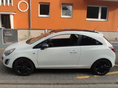 Gebraucht Opel Corsa Color Edition 87 PS (63 kW) 2013 Weiß Kleinwagen