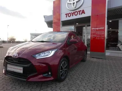 Gebraucht Toyota Yaris Team 125 PS (91 kW) 2021 Rot Kleinwagen