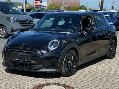 Occasion Mini Cooper Essential 136 PK (100 kW) 2021 Zwart Hatchback