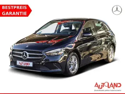 Gebraucht Mercedes B180 136 PS (100 kW) 2019 Schwarz metallic Kleinwagen