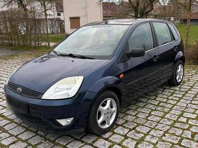 Gebraucht Ford Fiesta 84 PS (61 kW) 2005 Blau Kleinwagen