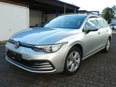 Gebraucht VW Golf VIII Life 110 PS (80 kW) 2022 Reflexsilber Kombi