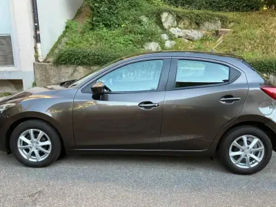 Gebraucht Mazda 2 90 PS (66 kW) 2015 Braun Kleinwagen