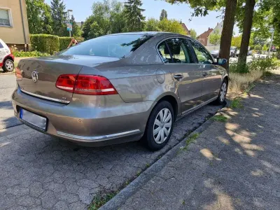 Gebraucht VW Passat Highline 105 PS (77 kW) 2011 Braun Limousine