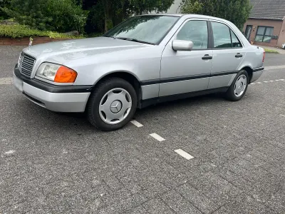 Gebraucht Mercedes C180 Classic 122 PS (89 kW) 1995 Silber Limousine