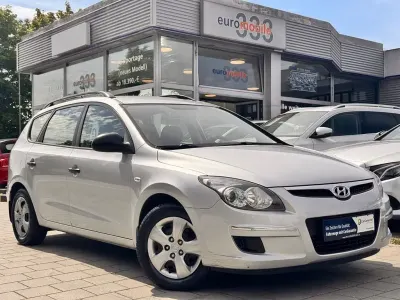 Gebraucht Hyundai i30 Classic 90 PS (66 kW) 2010 Silber Limousine