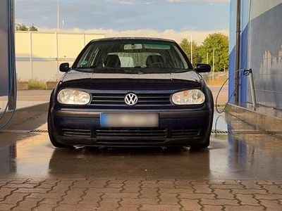 Usata VW Golf IV 105 CV (77 kW) 2001 Blu Utilitaria