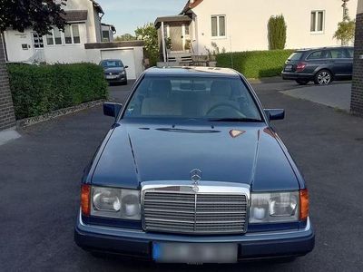 Gebraucht Mercedes E300 179 PS (131 kW) 1992 Blau Coupé