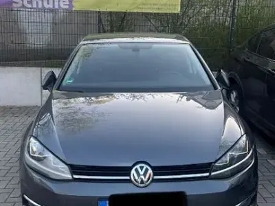 Używany VW Golf VII Sound 110 KM (80 kW) 2018 Szary Sedan/Limuzyna