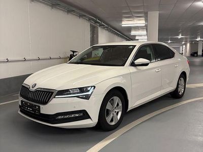 Weiß Gebraucht 2020 Skoda Superb Ambition Limousine | 20.500 € (Fairer Preis)
