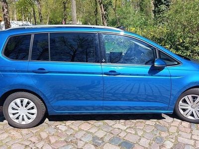 Begagnad VW Touran Sound 116 HK (85 kW) 2017 Blå Minibuss