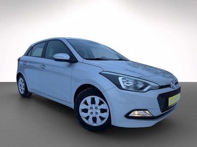 Silber Gebraucht 2016 Hyundai i20 GO! Limousine | 9.990 € (Fairer Preis)