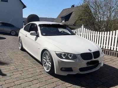 Gebraucht BMW 330 Shadowline 245 PS (180 kW) 2011 Weiß Coupé