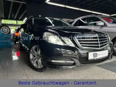 Gebraucht Mercedes E300 Avantgarde 252 PS (185 kW) 2012 Obsidianschwarz (metallic) Kombi