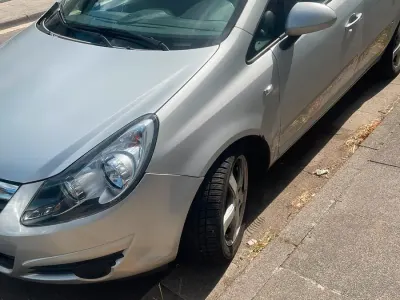 Gebraucht Opel Corsa 87 PS (63 kW) 2010 Silber Kleinwagen