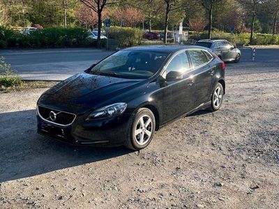 Begagnad Volvo V40 120 HK (88 kW) 2018 Svart Sedan