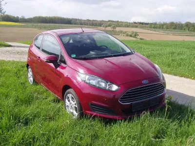 Second-hand Ford Fiesta Trend 82 CP (60 kW) 2014 Roșu Hatchback
