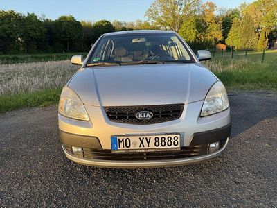 Usata Kia Rio Basis 97 CV (71 kW) 2007 Argento Berlina