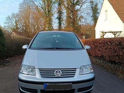 Grau Gebraucht 2007 VW Sharan Van / Kleinbus | 4.000 €