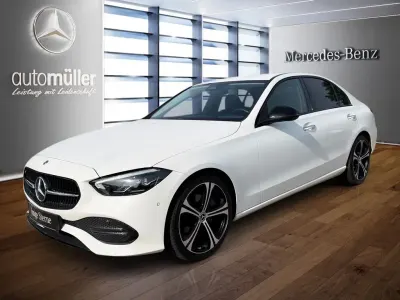 Gebraucht Mercedes C200 Avantgarde 163 PS (119 kW) 2023 Weiß Limousine