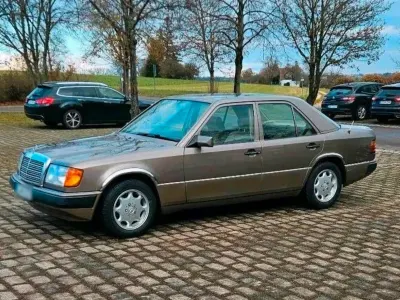 Gebraucht Mercedes E230 132 PS (97 kW) 1991 Braun Limousine