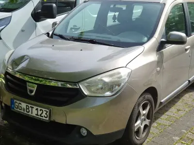 Gebraucht Dacia Lodgy Celebration 107 PS (78 kW) 2012 Beige Van / Kleinbus