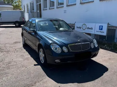 Gebraucht Mercedes E220 150 PS (110 kW) 2003 Schwarz Limousine