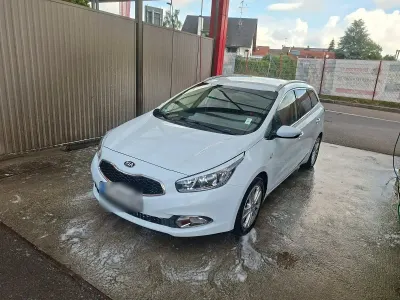 Gebraucht Kia Ceed Sportswagon DREAM-TEAM Edition 99 PS (72 kW) 2014 Weiß Kombi