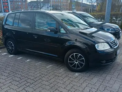 Gebraucht VW Touran 115 PS (84 kW) 2026 Schwarz Van / Kleinbus