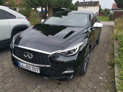Infiniti Q30